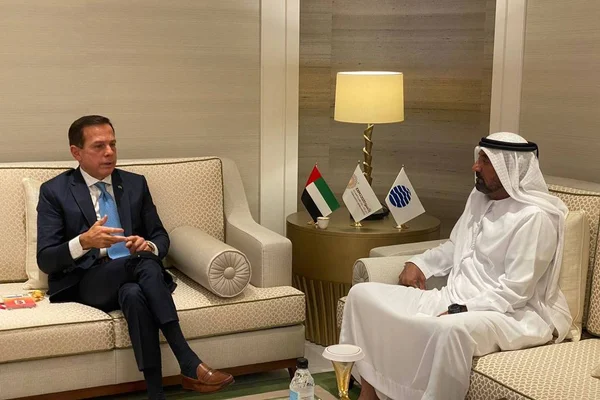 Doria conversa com Ahmed bin Said al Maktoum, presidente da Emirates, na Expo Dubai 2021