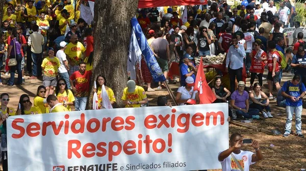 Servidores públicos vão protestar contra pacote de arrocho do governo