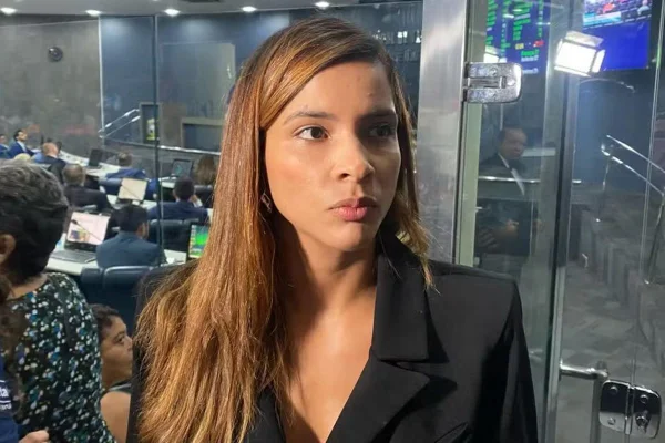 Polícia Federal prende vereadora por ligação com facção criminosa