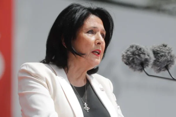 Foto colorida de Salome Zourabichvili, presidente da Geórgia - Metrópoles