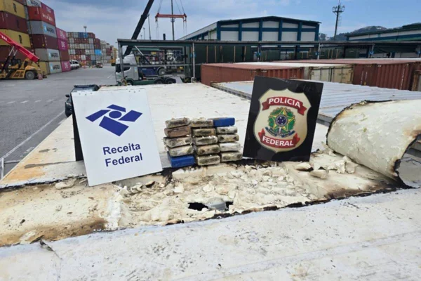 Cocaína apreendida em carga de bananas no Porto de Santos - Metrópoles