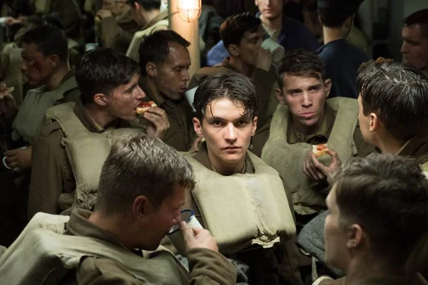 Crítica: Dunkirk, novo Nolan, vê a guerra como experiência sensorial