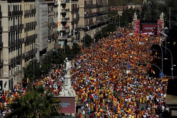 Com publicação de medidas, Madri toma controle formal da Catalunha