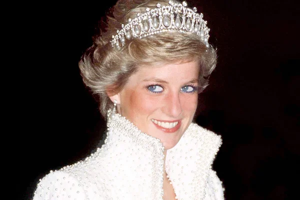 55 anos da Princesa Diana. Relembre seu estilo clássico e atemporal