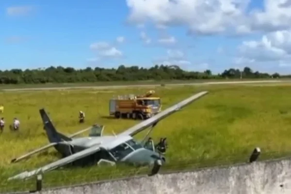 Avião da FAB sai da pista em Porto Seguro e 8 voos são cancelados