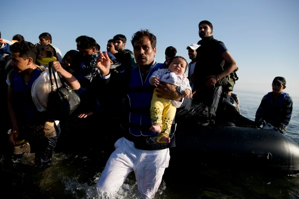 Barco com 37 sírios refugiados afunda na costa da Turquia