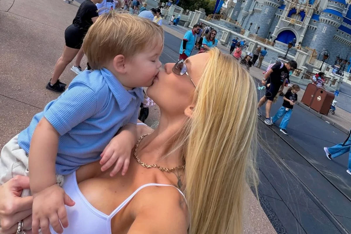 Virginia abre álbum de fotos com os filhos na Disney Virginia abre álbum de fotos com os filhos na Disney