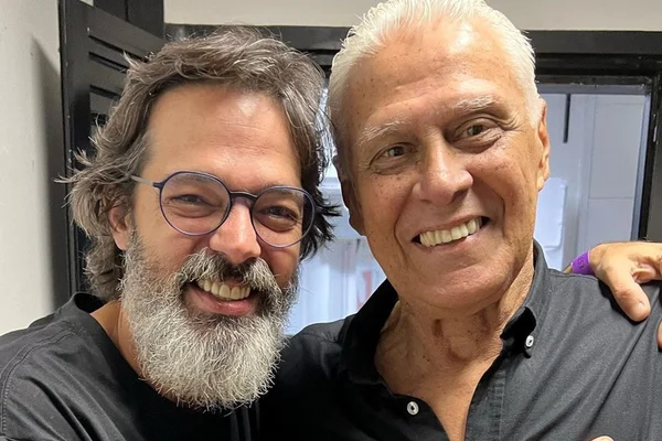 Bruno Mazzeo em foto com Roberto Dinamite