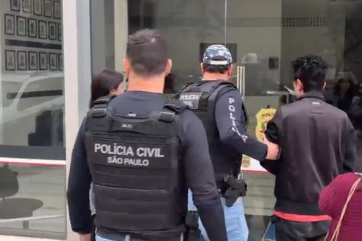 Professor de futsal é preso por crimes contra adolescentes na internet - imagem 1 Professor de futsal é preso por crimes contra adolescentes na internet - imagem 1