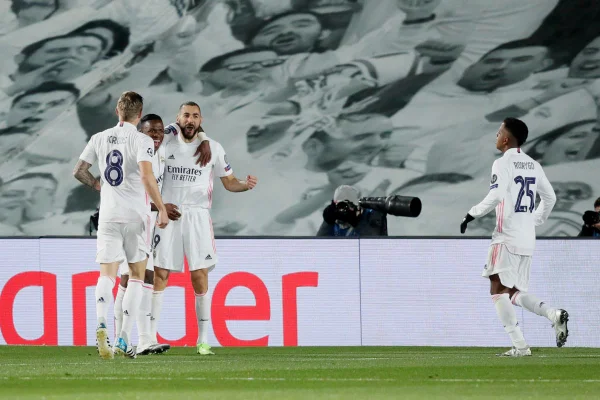Real Madrid bate Mönchengladbach e vai ao mata-mata da Champions League