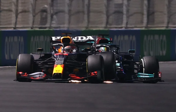 Verstappen lidera primeiro treino em Abu Dhabi; Hamilton é o terceiro