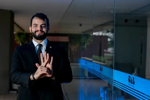 “Definitivamente, há preconceito”, diz ativista em nome de surdos