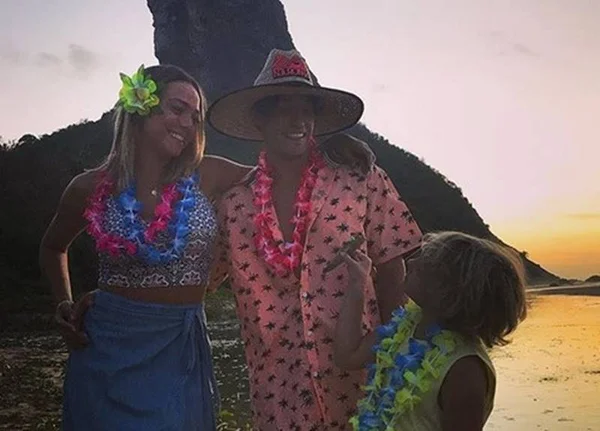 Carol Dantas, ex de Neymar, ganha declaração de amor em Noronha