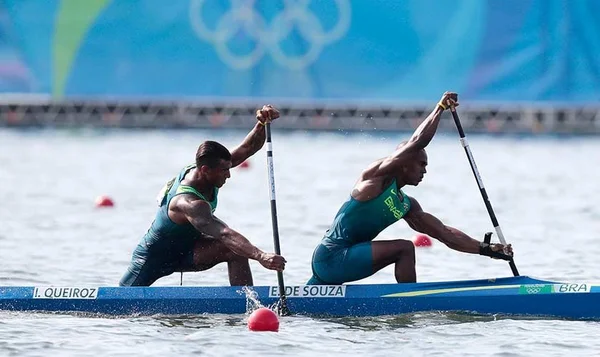Isaquias Queiroz e Erlon Souza conquistam a prata na canoagem dupla