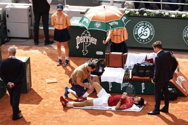 Djokovic lesionado - metrópoles