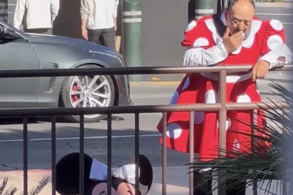 Minnie fumante é flagrada e bomba nas redes sociais - Metrópoles