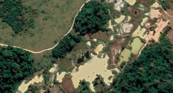 Foto aérea mostra região de garimpo ilegal solicitada por parceiro de ex-presidente do ICMBio - Metrópoles