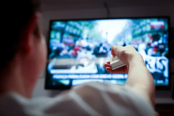 Governo muda regras e concessão de TVs terá consulta popular