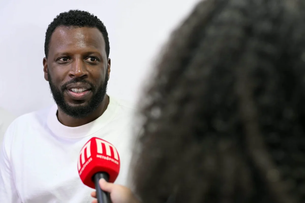 Dino d'Santiago concede entrevista ao Metrópoles no camarim, antes da apresentação no primeiro dia do Festival Estilo Brasil, realizado no Ulysses Centro de Convenções, em Brasília. Dino d'Santiago concede entrevista ao Metrópoles no camarim, antes da apresentação no primeiro dia do Festival Estilo Brasil, realizado no Ulysses Centro de Convenções, em Brasília.