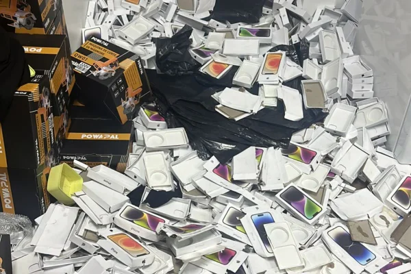 “Avalanche” de iPhone: PF faz ação em prédio com 12 andares de mercadorias - destaque galeria “Avalanche” de iPhone: PF faz ação em prédio com 12 andares de mercadorias - destaque galeria
