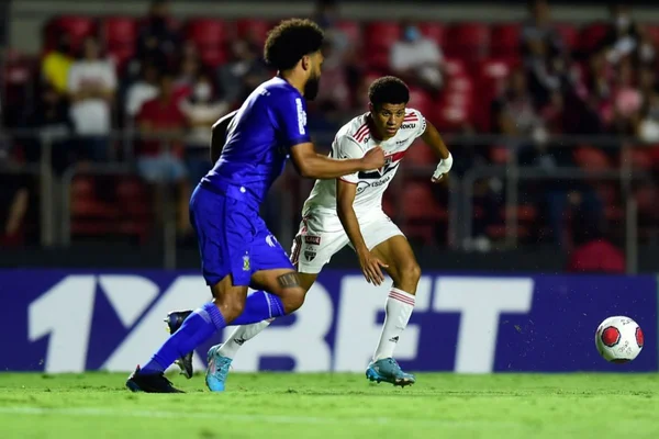 Com gol nos acréscimos, São Paulo vence primeiro jogo em 2022