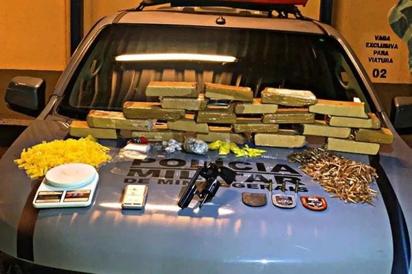 Traficantes fogem da PM após ouvirem gritos de "Galo doido"
