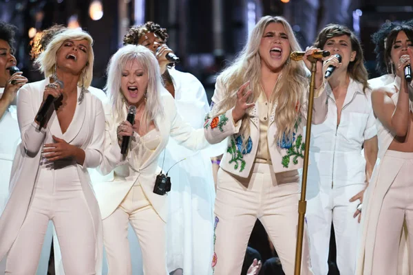 “Mulheres precisam se impor”, diz presidente do Grammy após premiação