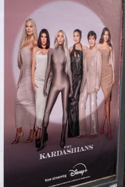 Poster do reality show The Kardashians Poster do reality show The Kardashians