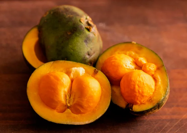 Pequi de Goiás com casca