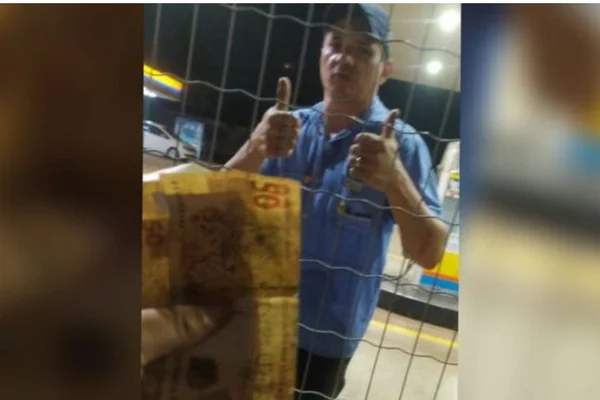 frentista devolve dinheiro a motoboy - metrópoles