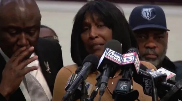 Mãe de jovem negro morto nos Estados Unidos
