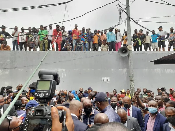 Ao menos 26 pessoas morrem eletrocutadas em mercado no Congo