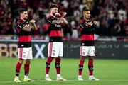 Arrascaeta, Léo Pereira e Samuel Lino no jogo Flamengo x Remo