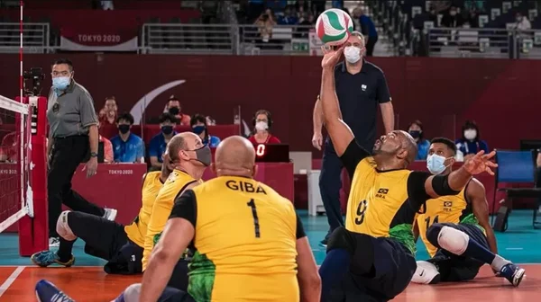 Vôlei sentado masculino perde para os russos e vai tentar o bronze