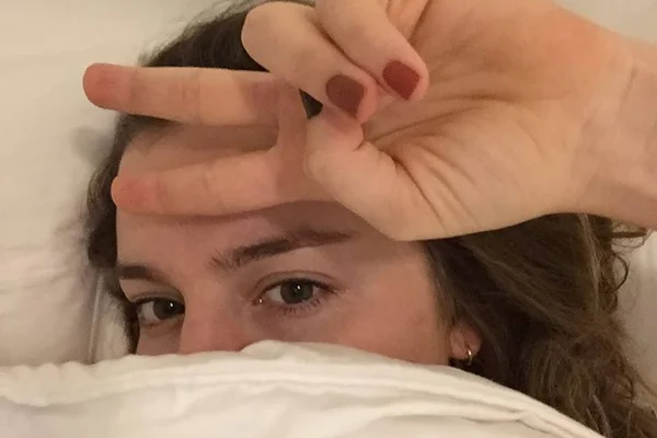 Em quarentena, Alice Wegmann mostra cantada que recebeu na web