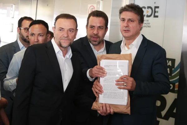 Campanha de Lula formaliza no TSE autorização de sigilos pedidos por Flávio - destaque galeria