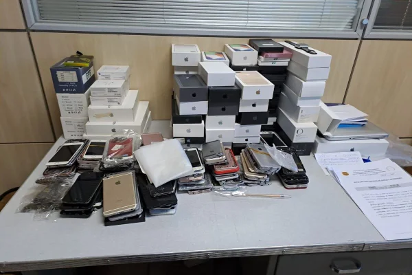 Polícia desarticula grupo que revendia iPhones roubados em feiras do DF