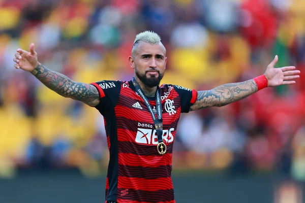 Flamengo multa Vidal por episódios de indisciplina antes do Mundial
