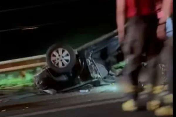 Após atropelar o cavalo, o carro do homem capotou e ele morreu no local. O acidente aconteceu na Raposo Tavares, na região de Chavantes (SP) - Metrópoles