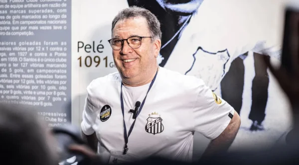 Imagem colorida de Marcelo Teixeira, presidente do Santos- Metrópoles