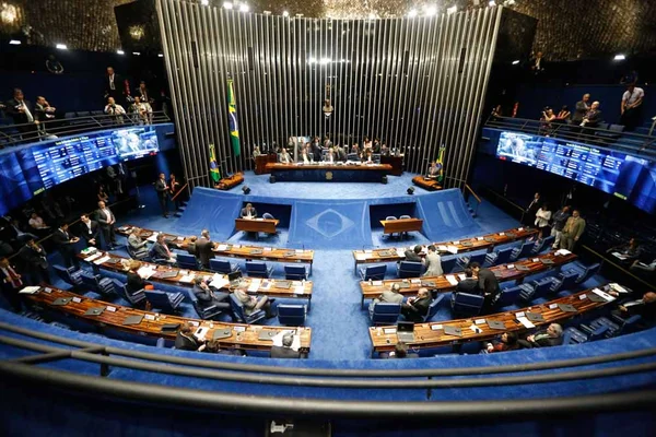 Senado aguarda Renan para decidir sobre devolução de impeachment