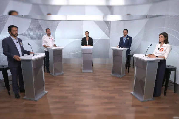 imagem colorida mostra candidatos em debate uol folha