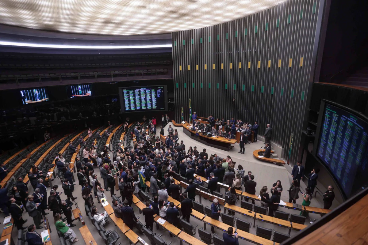 PLP de Combustíveis Ameaça Arrecadação do Fundo Constitucional do DF