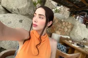 Ela era influenciadora de beleza Ela era influenciadora de beleza
