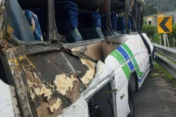 Foto colorida de acidente de trânsito na Colômbia - Metrópoles