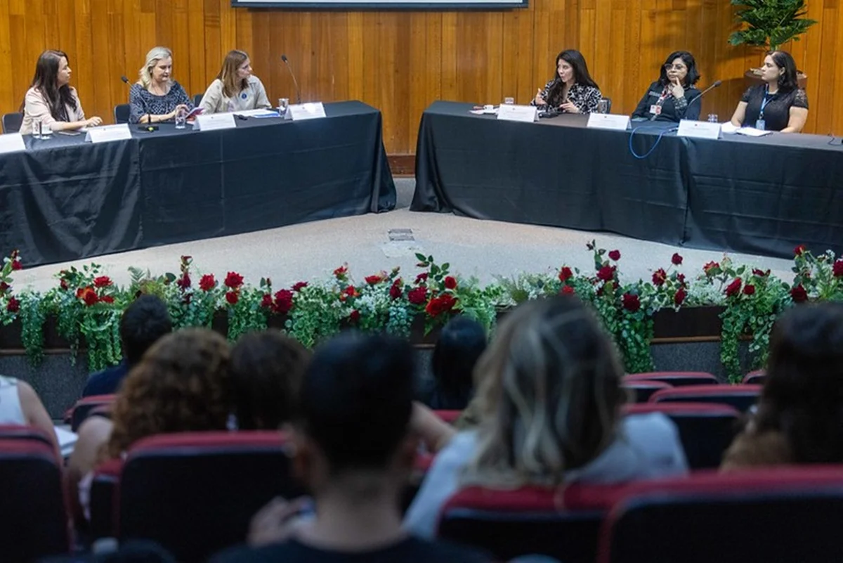 O fórum atendeu à orientação do Conselho Nacional do Ministério Público (CNMP) para a realização dos Ciclos de Diálogos da Lei Maria da Penha O fórum atendeu à orientação do Conselho Nacional do Ministério Público (CNMP) para a realização dos Ciclos de Diálogos da Lei Maria da Penha
