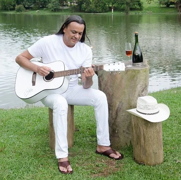 Serginho Groisman choca com foto da formatura de 40 anos atrás