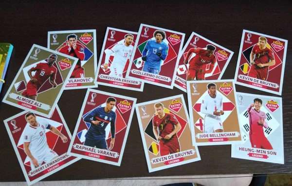 Jornalista do Metrópoles consegue 11 figurinhas raras da Copa em única compra