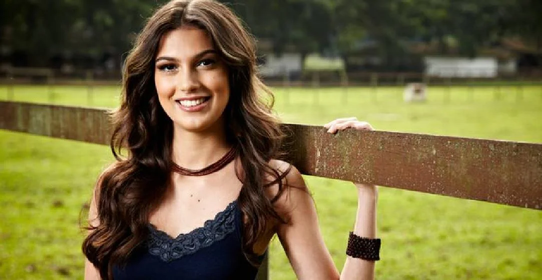 <b>Maria Clara</b> — Uma das novas promessas do sertanejo, a pernambucana Maria Clara tem 18 anos e hits com artistas de reconhecidos, como Jonas Esticado e Zé Cantor. Sua última parceria, a faixa "Stand By" com Aldair Playboy, já soma quase 6 milhões de views no YouTube <b>Maria Clara</b> — Uma das novas promessas do sertanejo, a pernambucana Maria Clara tem 18 anos e hits com artistas de reconhecidos, como Jonas Esticado e Zé Cantor. Sua última parceria, a faixa "Stand By" com Aldair Playboy, já soma quase 6 milhões de views no YouTube