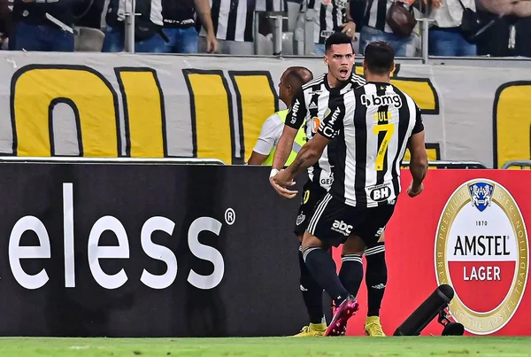 Dupla do barulho: Galo estreia na Liberta com Hulk e Paulinho em alta